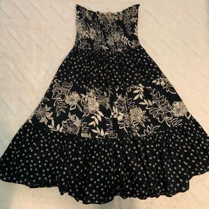 Adorable strapless dress